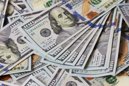 کاروبار کے اختتام پر ڈالر کی قیمت میں کتنی کمی ؟